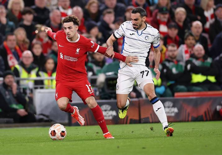 意甲联赛战况激烈角逐，球队冠亚军之争的简单介绍