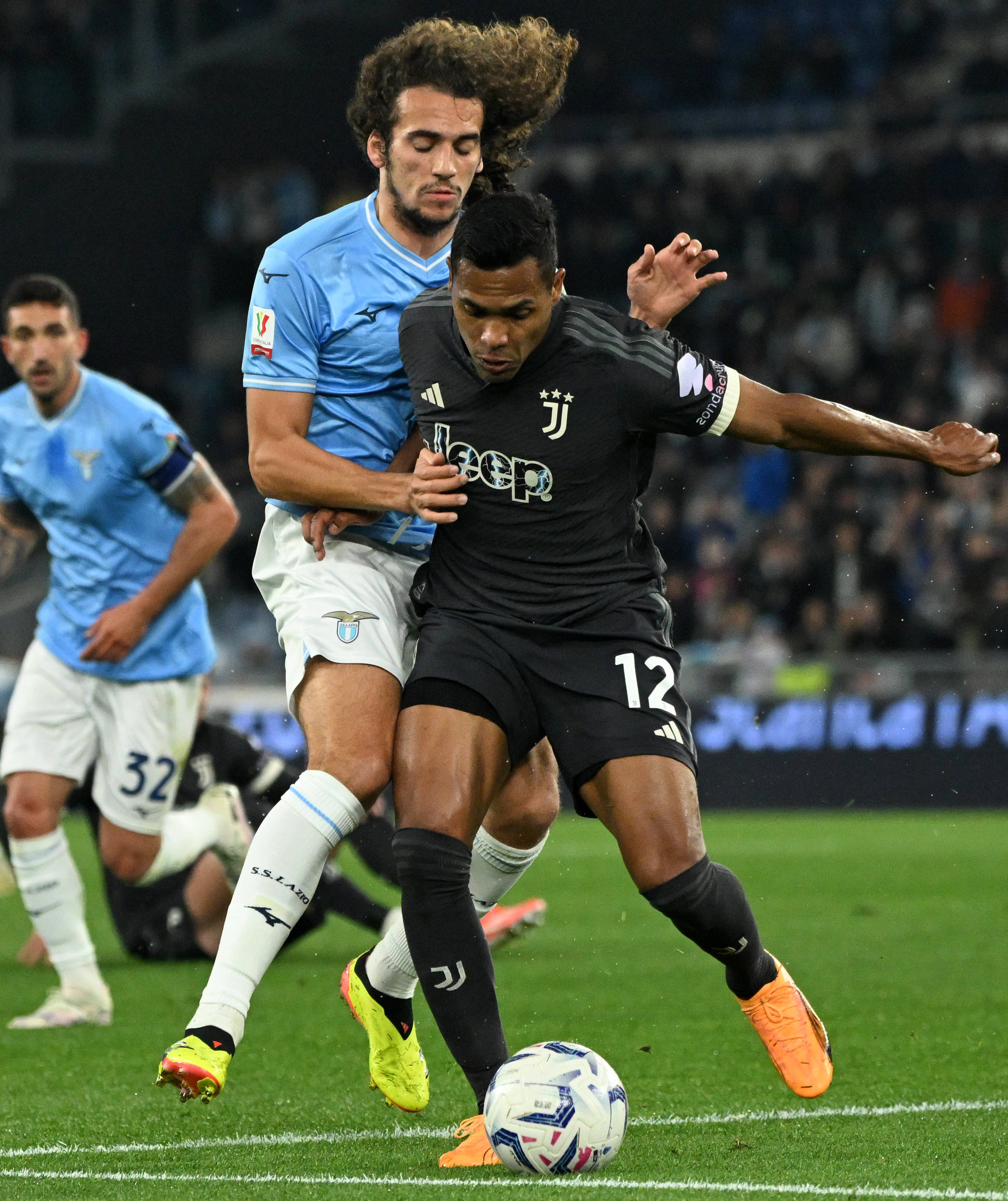 关于尤文克服困难获胜,英超比赛激烈的信息 关于尤文克服困难获胜,英超比赛激烈的信息