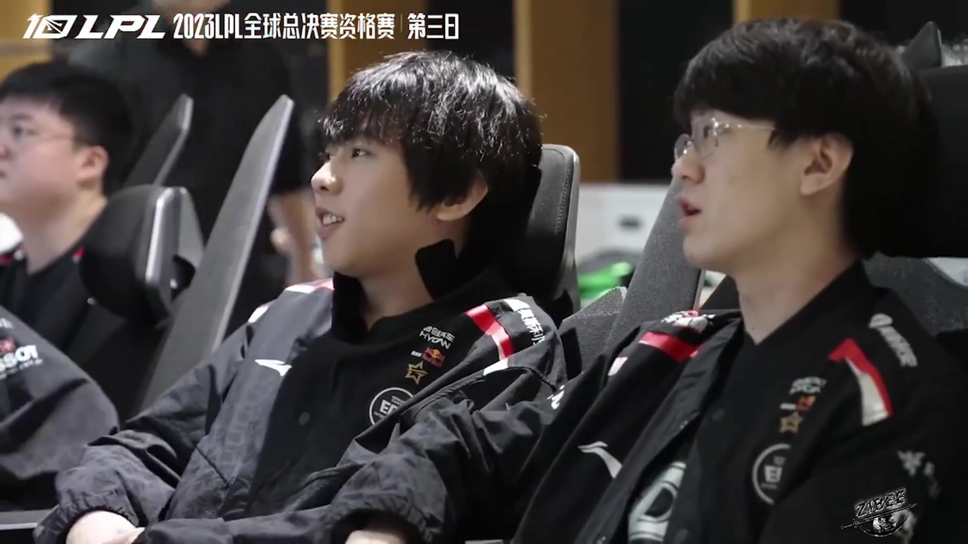 包含EDG横扫WBG，Mickey高光表现的词条