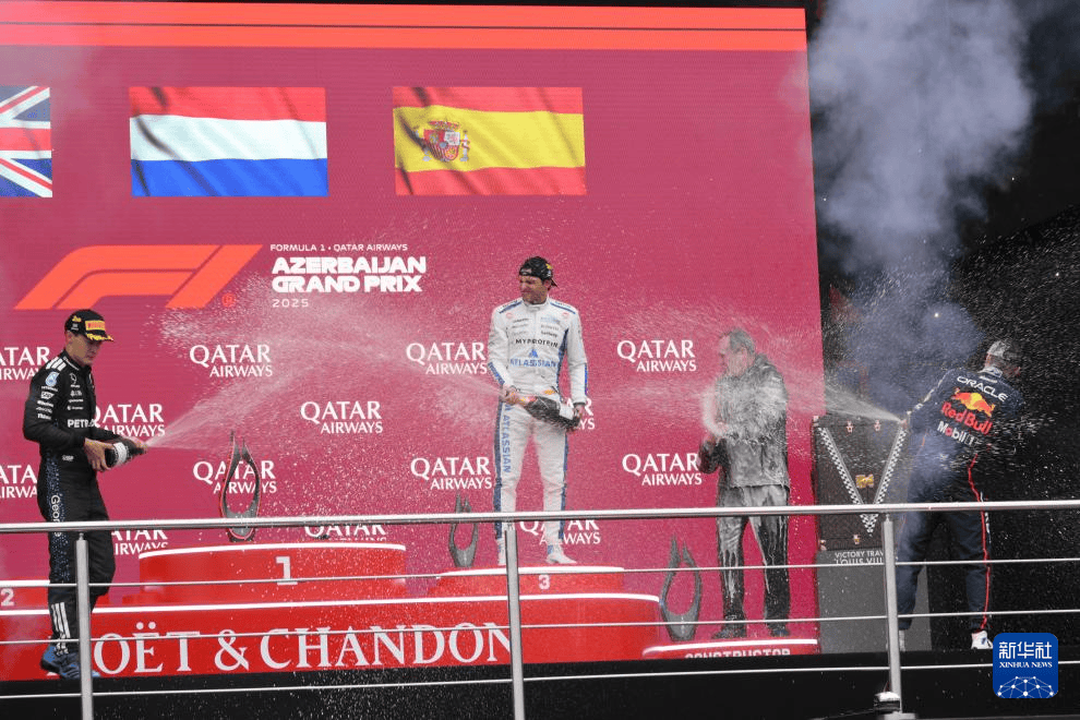 包含红牛车队险胜雷诺车队，拉塞尔点燃赛场的词条