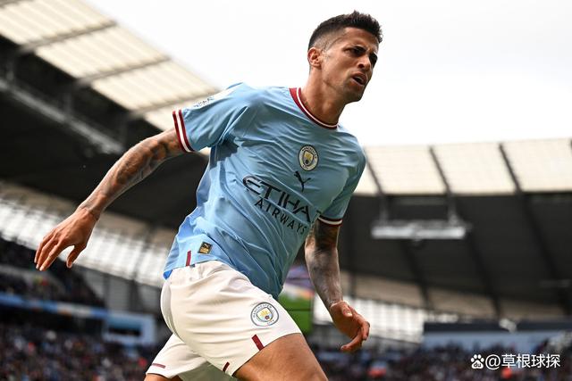 曼城球员展现出色实力，赢得球迷心!