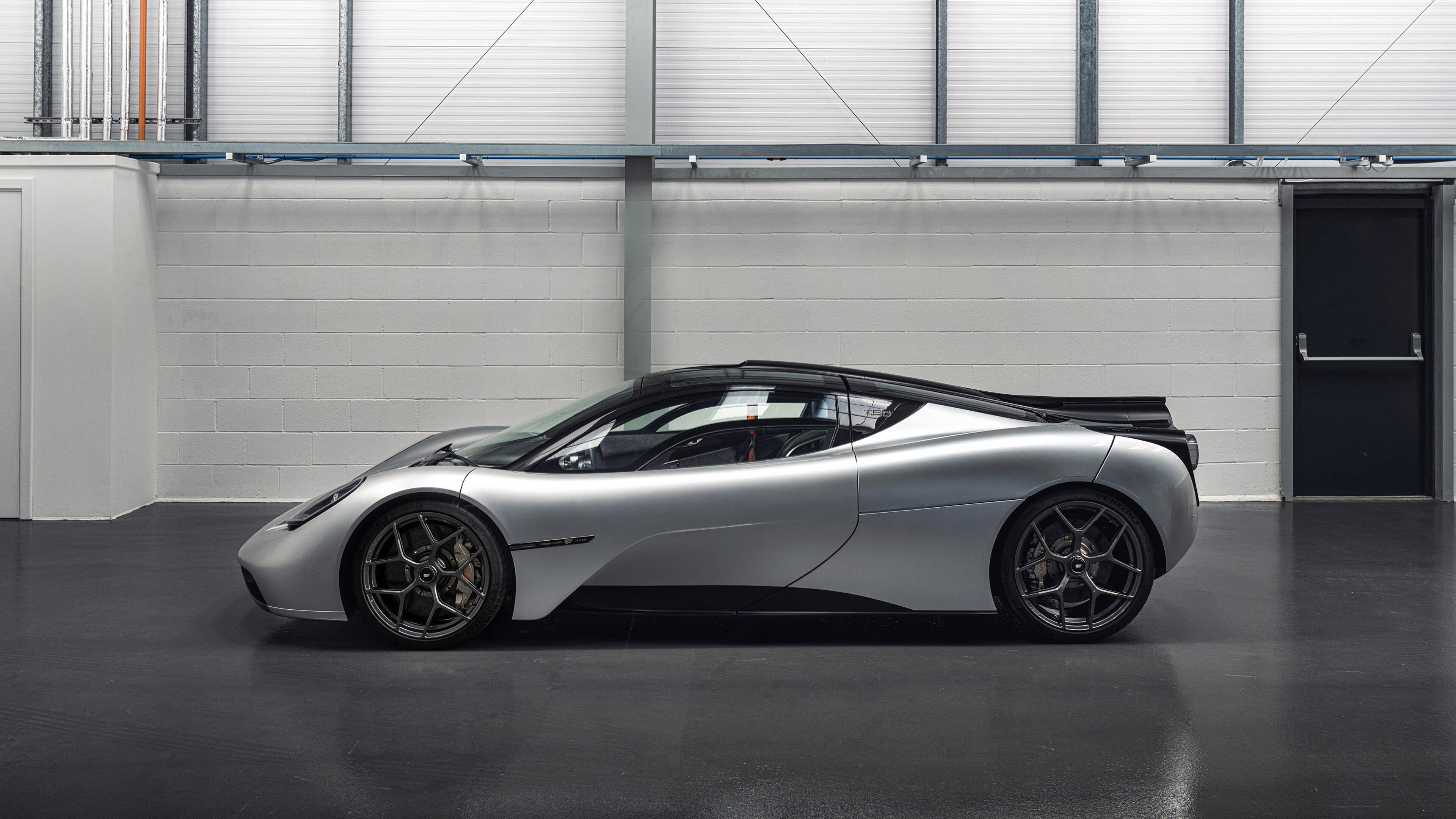 黑白直播网-终结悬念！雷恩一波流席卷卡塔尔，坎特统治级数据诠释中场真谛