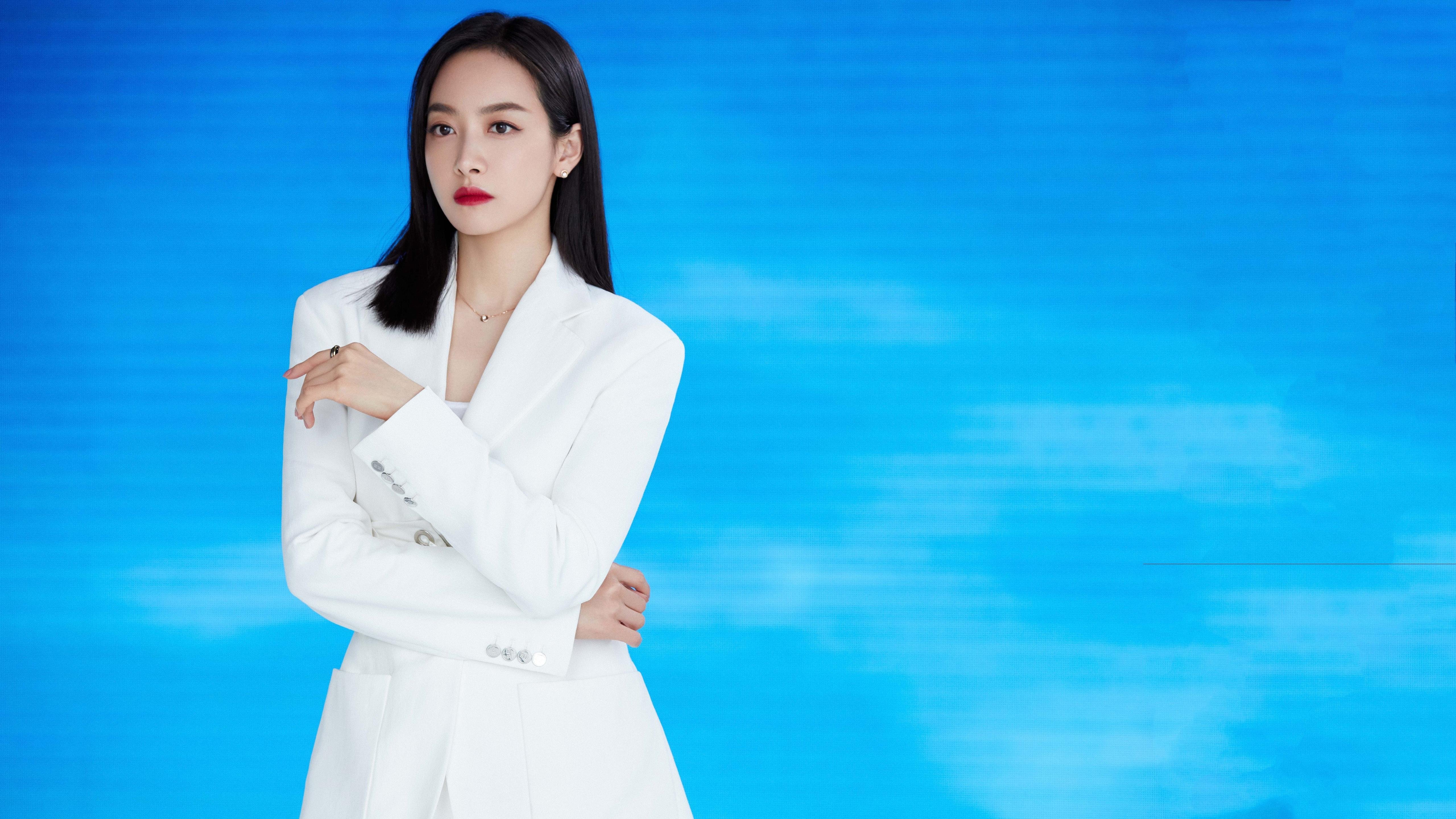 黑白直播免费体育直播-铁卫封喉,德里赫特爆发破局,多特蒙德战术铁幕封锁雷恩