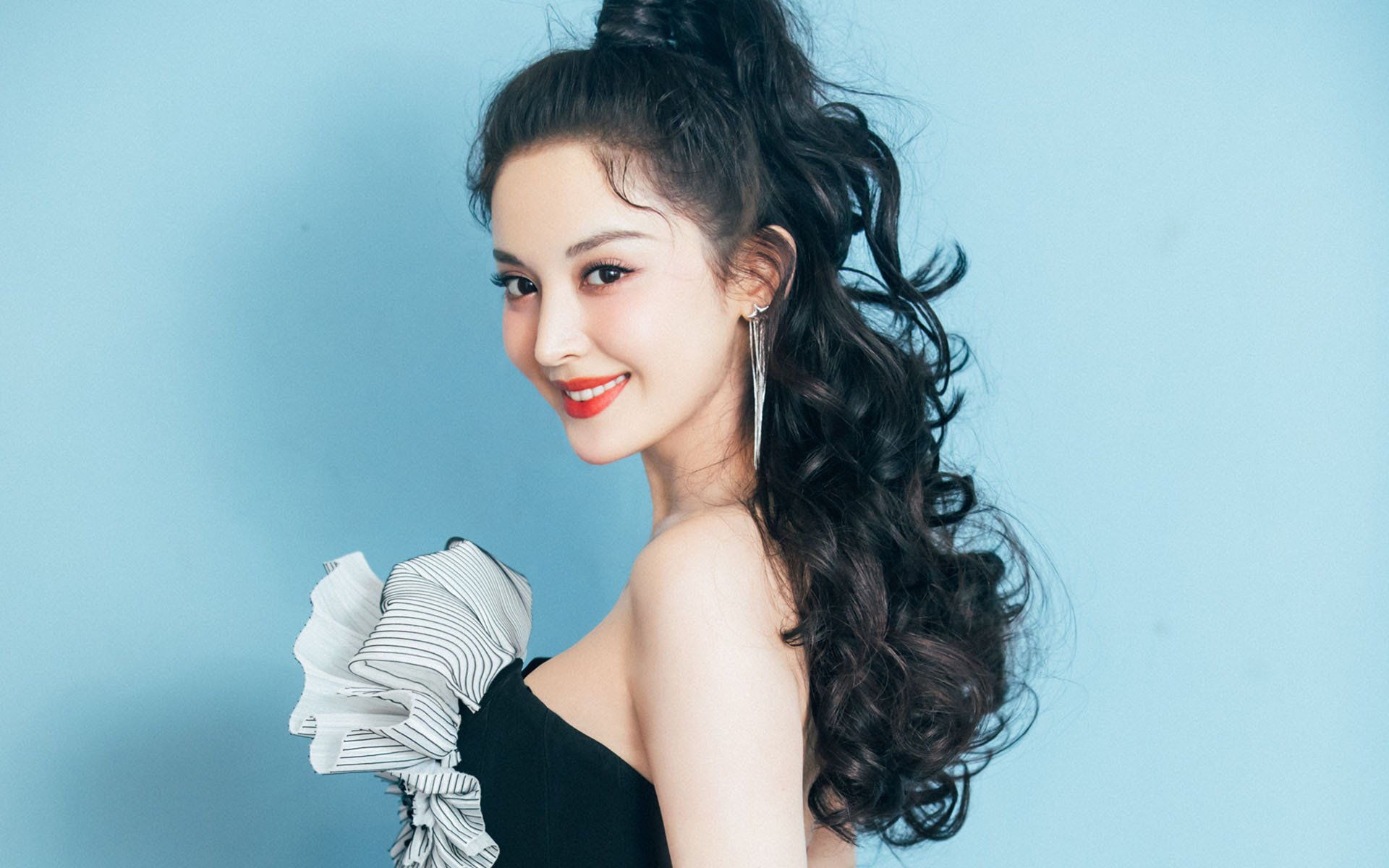 魔术师VS钢铁森林,欧文用一场华丽解剖,向马刺的团队哲学发起终极叩问